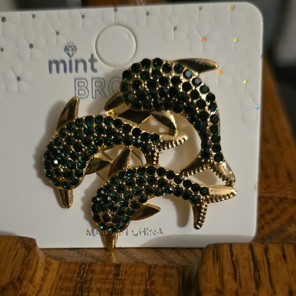 Mint Triple Dolphin Brooch - Gold and Dark Green